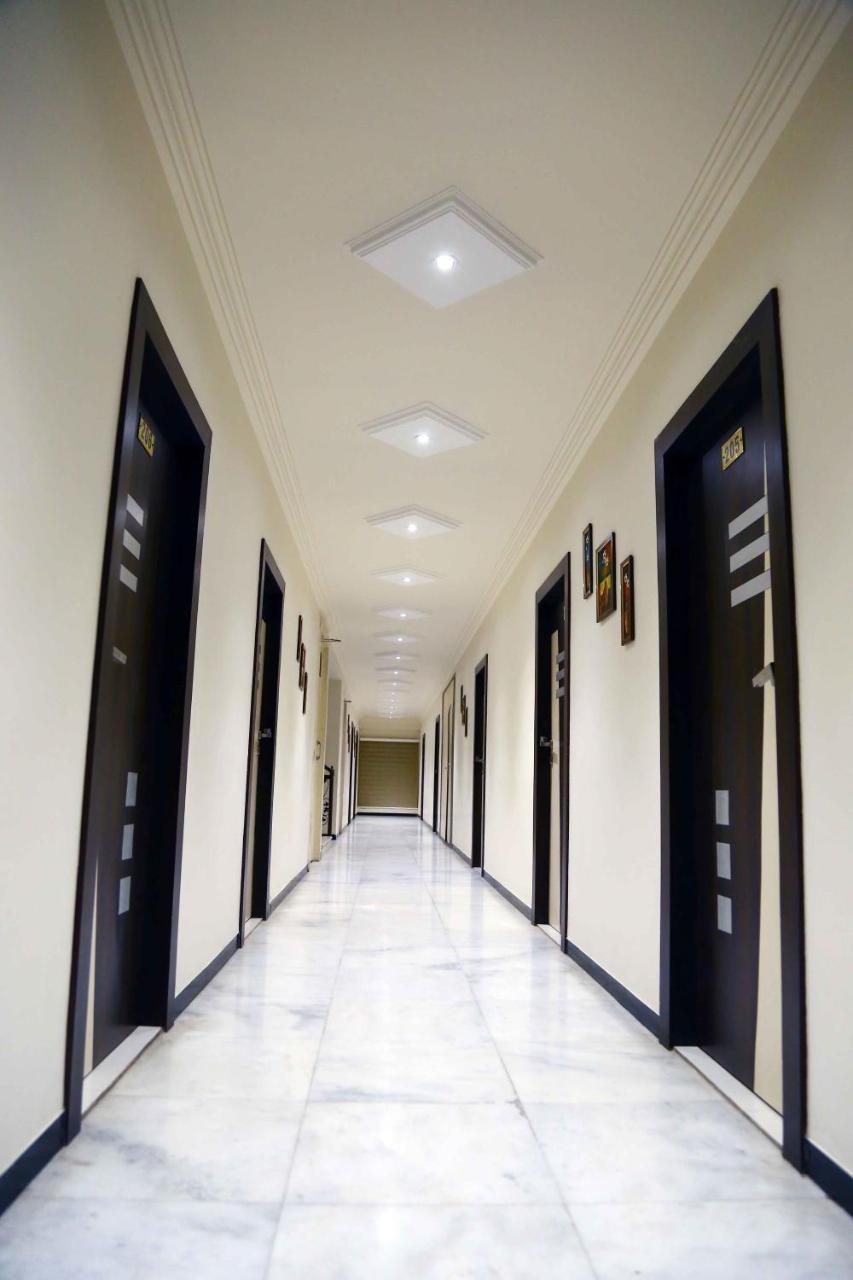 Hotel Regency Jāmnagar Buitenkant foto